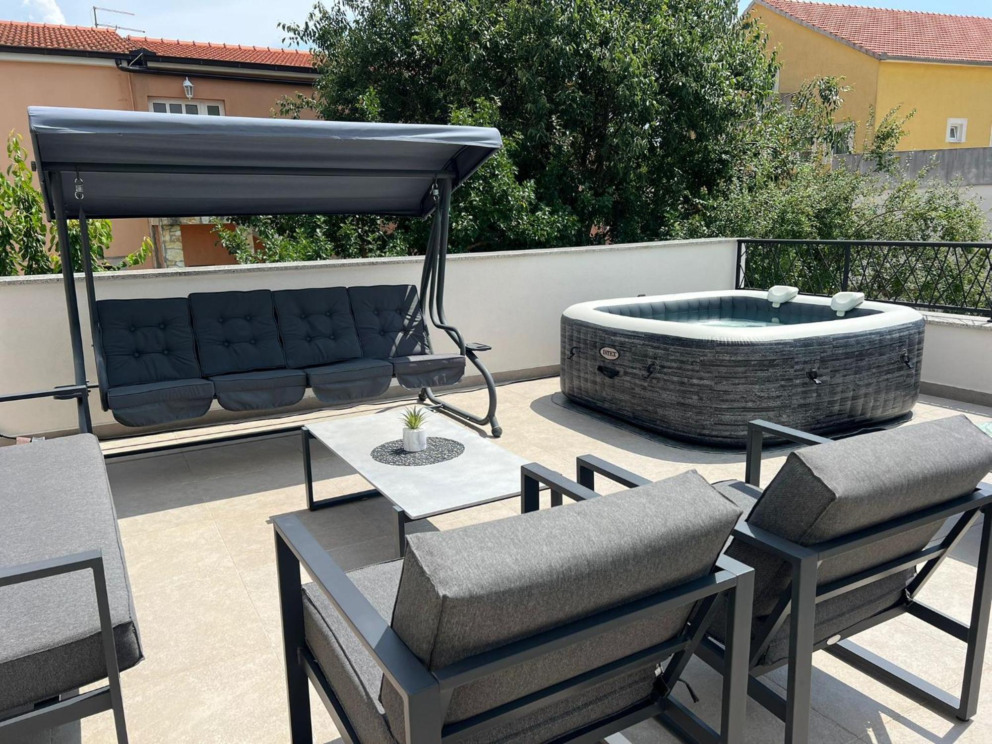 Luxury Nikoma With Heated Pool And Whirlpool