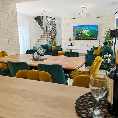 Luxury Villa Nikoma With Heated Pool And Whirlpool Dicmo Zewnętrze zdjęcie
