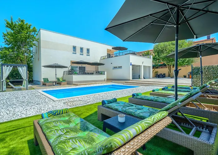Luxury Villa Nikoma With Heated Pool And Whirlpool