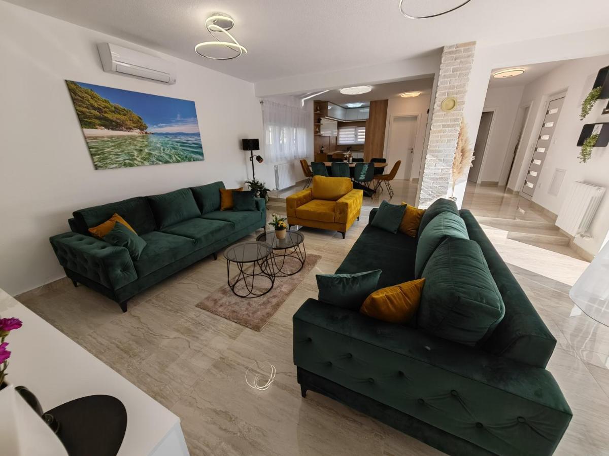 Luxury Nikoma With Heated Pool And Whirlpool