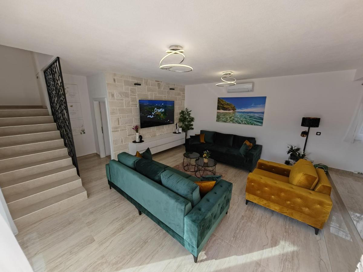 Luxury Nikoma With Heated Pool And Whirlpool Villa *