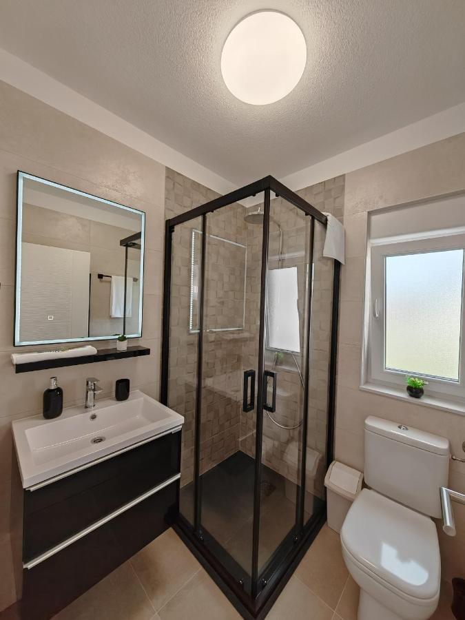 Luxury Nikoma With Heated Pool And Whirlpool *