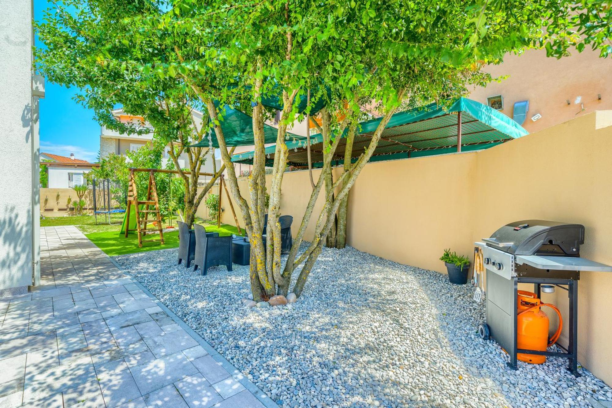 Luxury Nikoma With Heated Pool And Whirlpool