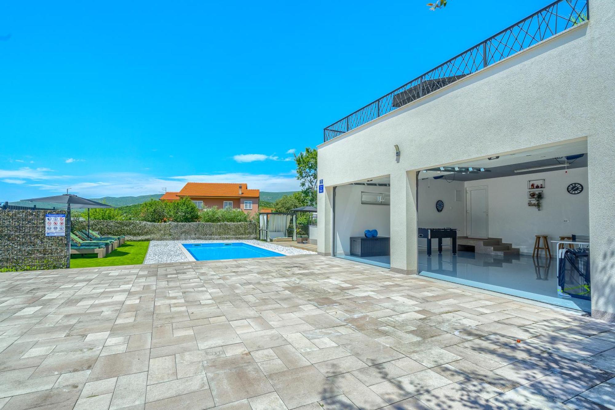 Villa Luxury Nikoma With Heated Pool And Whirlpool Dicmo