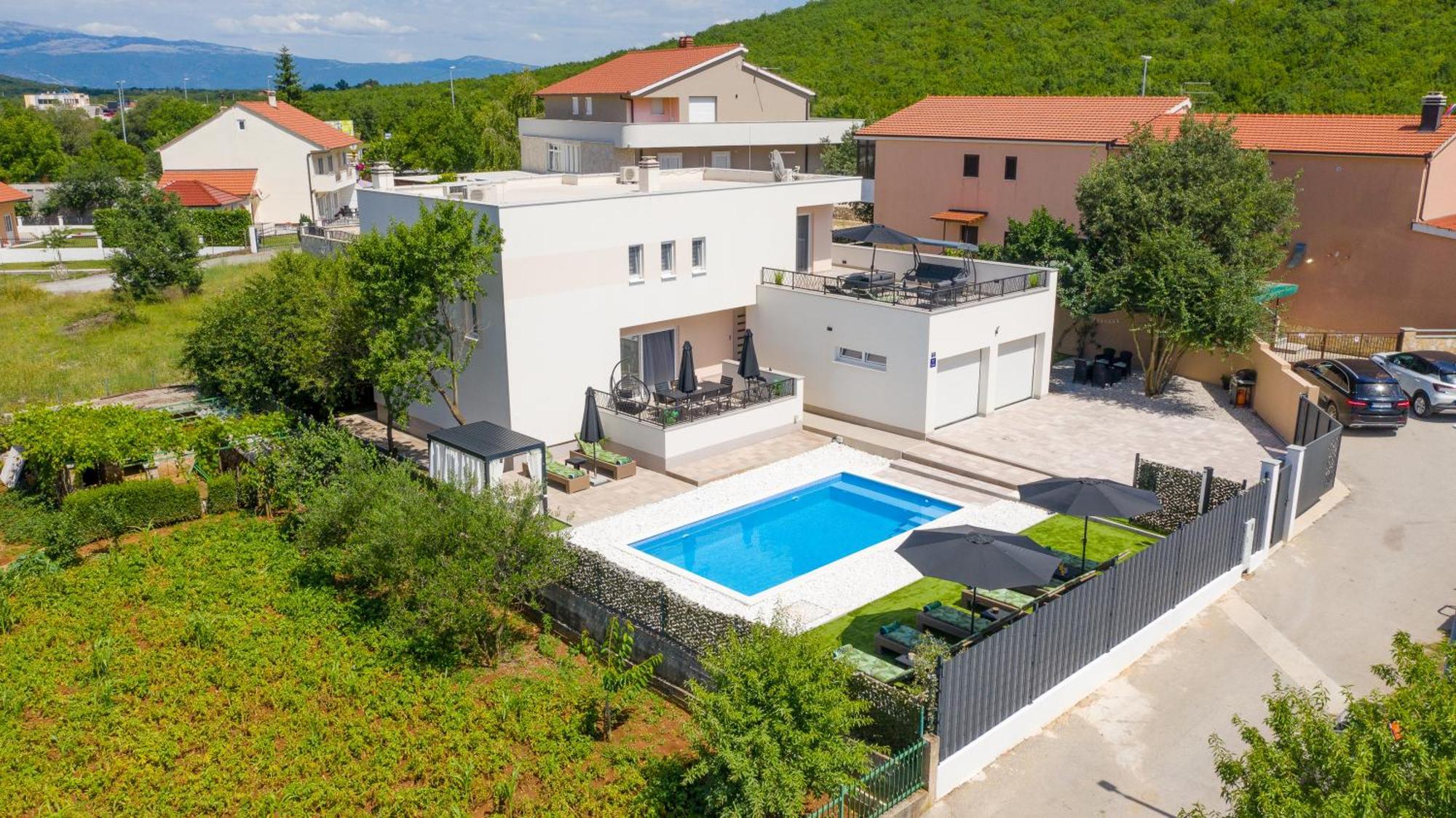 Luxury Nikoma With Heated Pool And Whirlpool Villa *