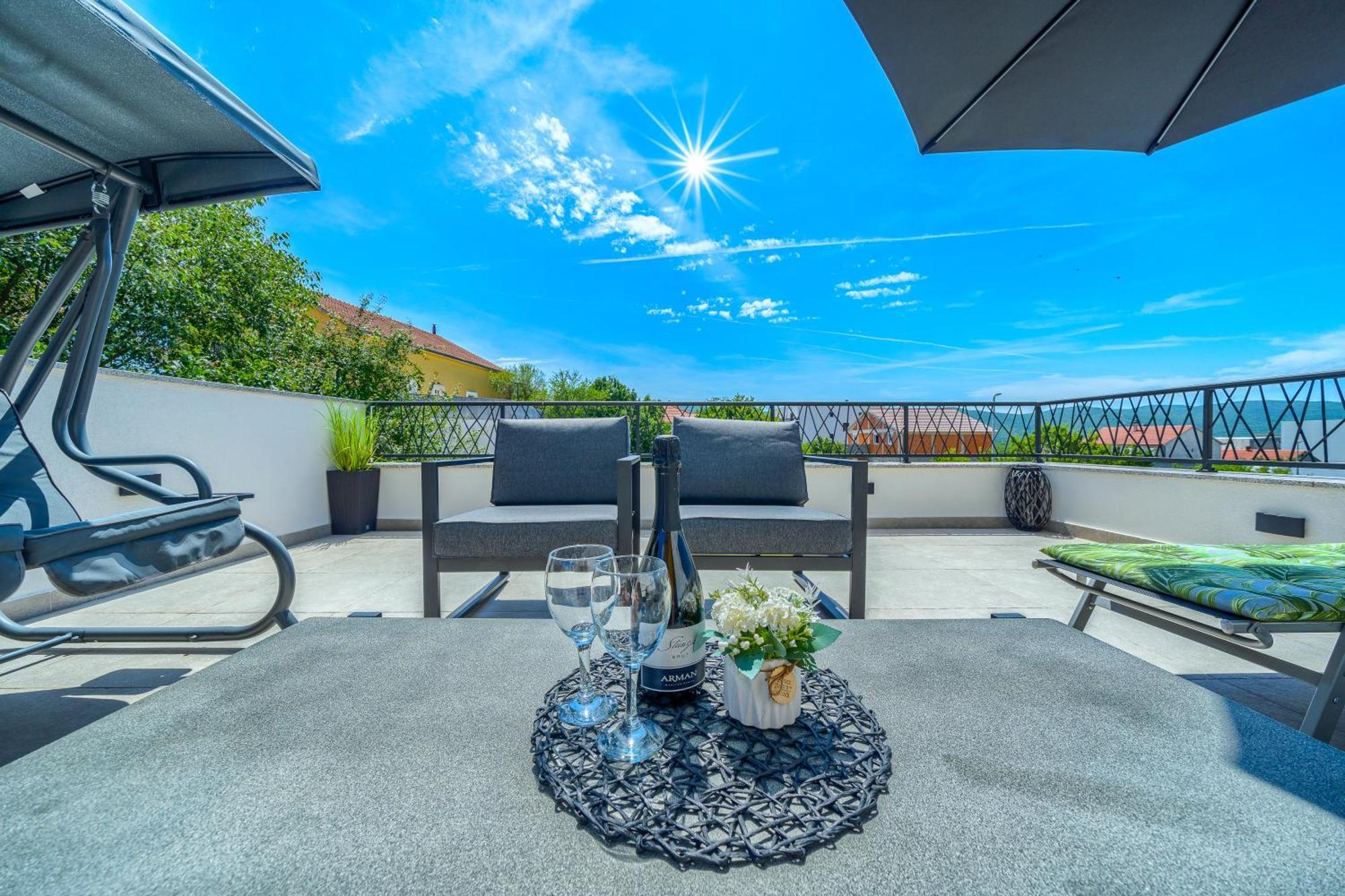 Luxury Nikoma With Heated Pool And Whirlpool Villa